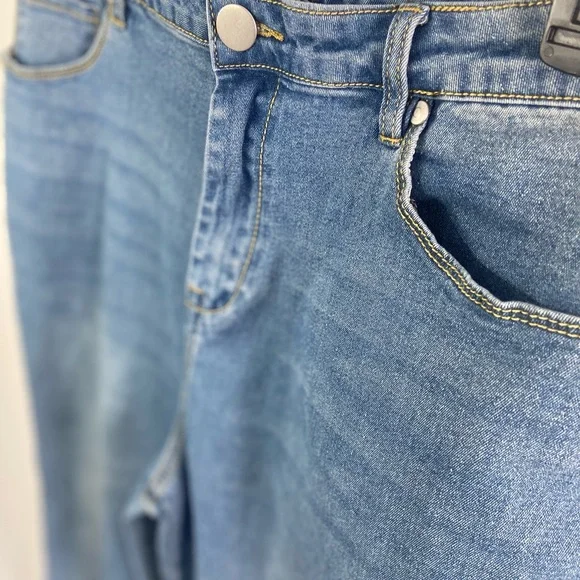 Floral Embroidered Blue Cropped Jeans - Picture 3 of 6